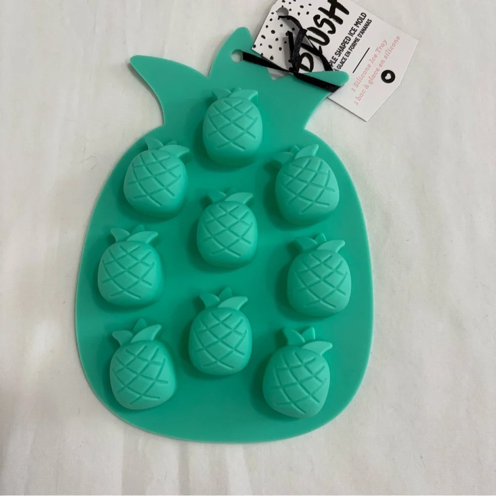 Blush Silicone Pineapple Shape Ice‎ Cube Mold Tray Green NWT